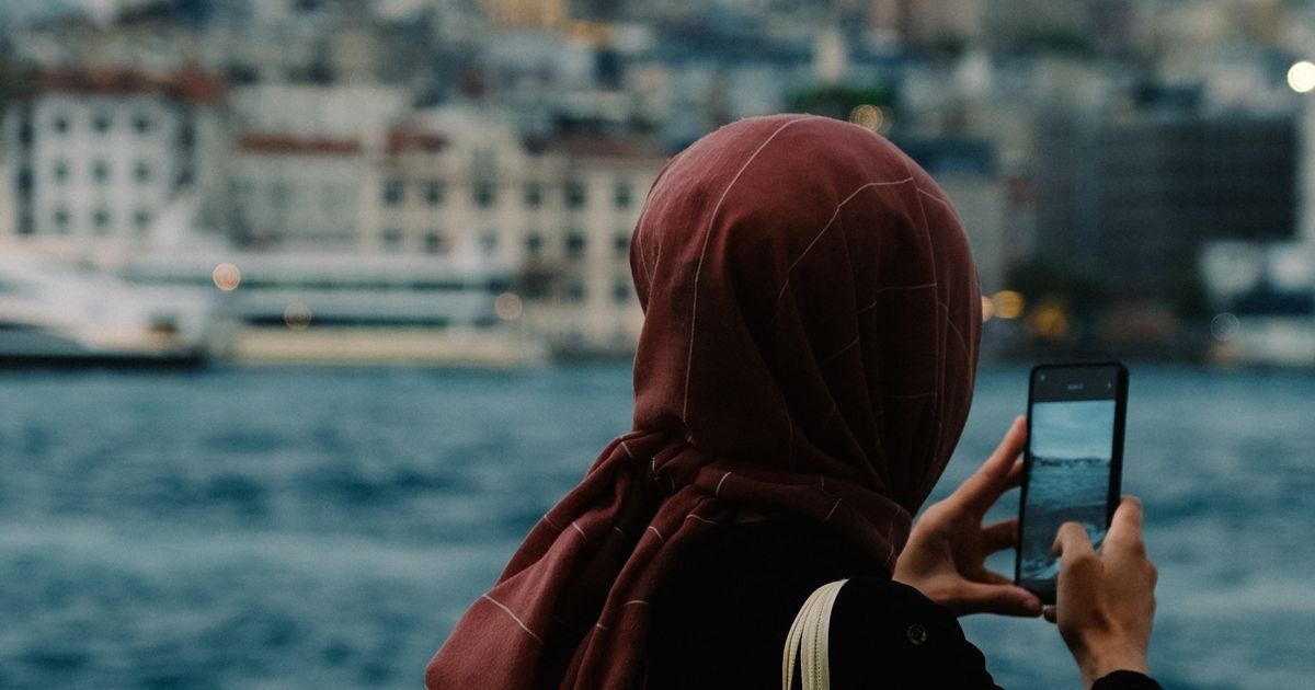 Instagram "Çevirisine Bak" Nedir? Gönderi ve Yorum Çevirisi