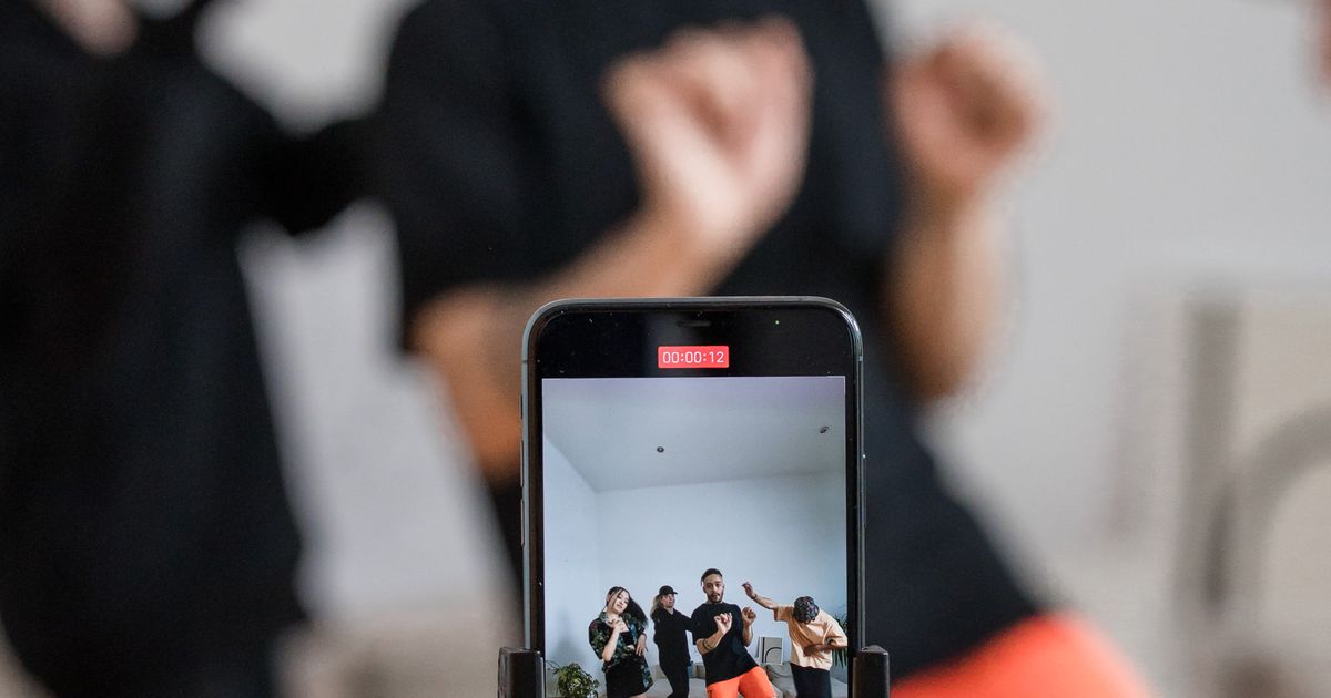 TikTok'ta Yeni Açtığım Hesap Neden Hiç İzlenme Almıyor? İlk Videonun FYP'ye Girme Süreci